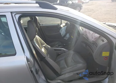 2005 Volvo Xc70 2.5T Awd z USA, uszkodzony, nr VIN YV1SZ592951197486